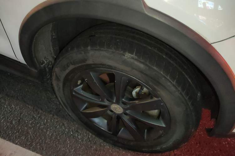 Used BYD Yuan New Energy 2018 EV360 Smart Connect Cool Edition Right Front Wheel Hub