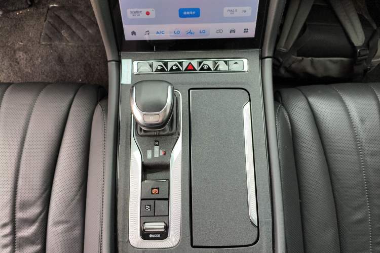 Used Hongqi H5 2023 2.0T Automatic Smart Connect Flagship Edition Gear Lever