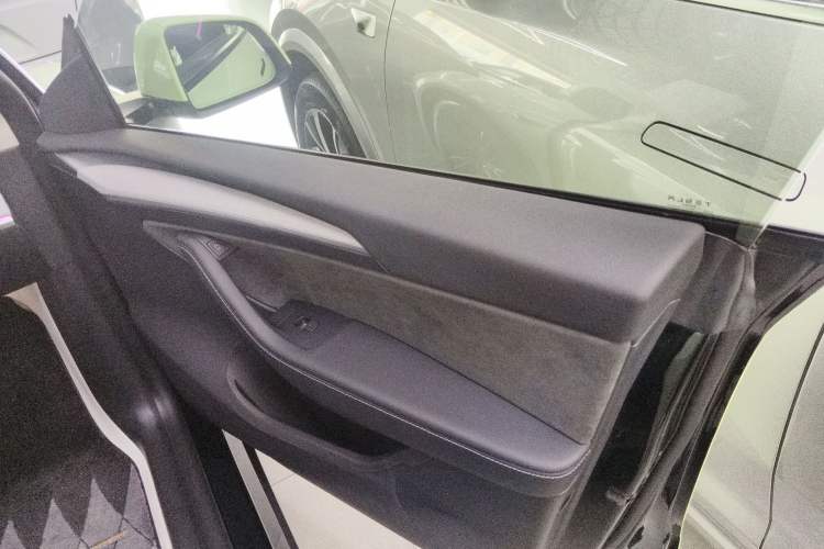 Used Tesla Model Y 2024 Rear-Wheel-Drive Version
