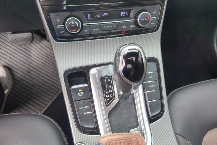 Used Geely Auto Emgrand GS 2016 Elegant Edition 1.3T Automatic ZhenShang Model Gear Lever