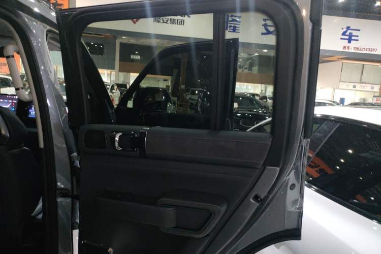 Used Formula Leopard Leopard 5 2023 Navigator Edition