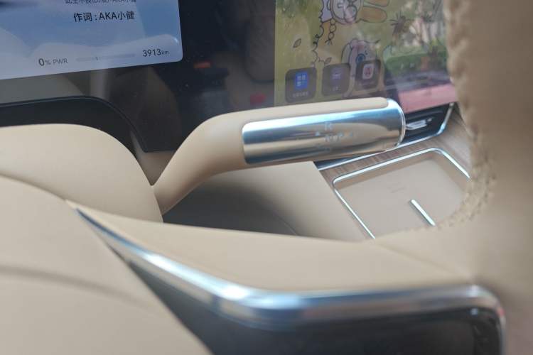 Used Hima AITO M8 2025 Extended-Range Max+ Version 53.4 kWh 6-Seater Edition Gear Lever