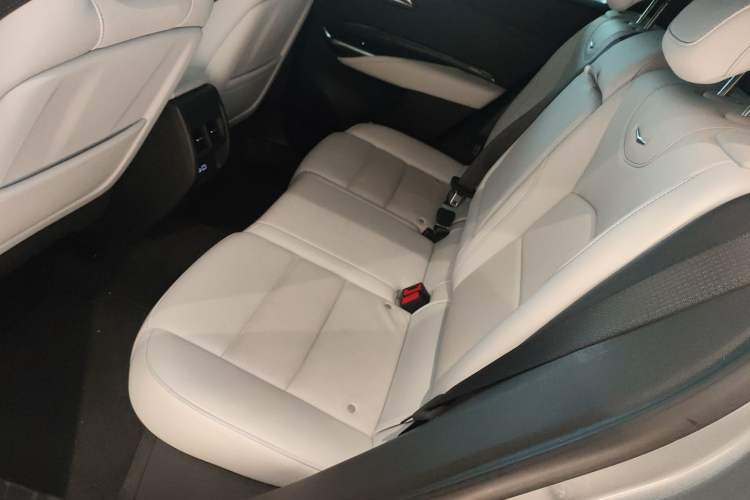 Used Cadillac XT4 2024 28T Two-Wheel-Drive Prestige Version Left Rear Seat