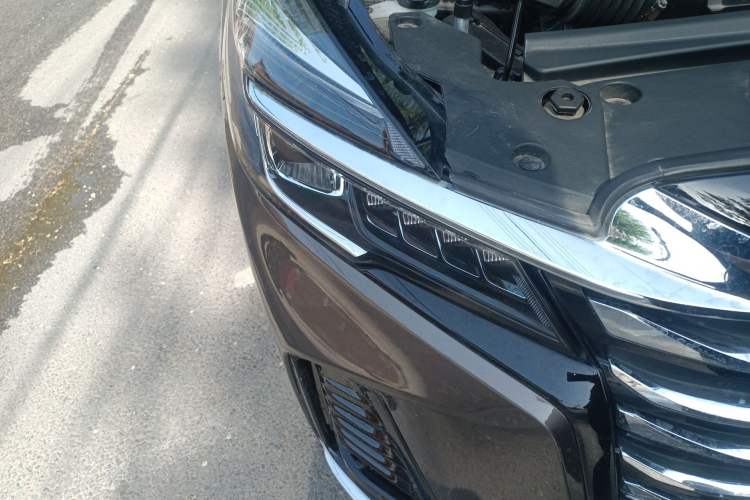 Used Buick GL8 2023 Land Executive Class Comfort Model