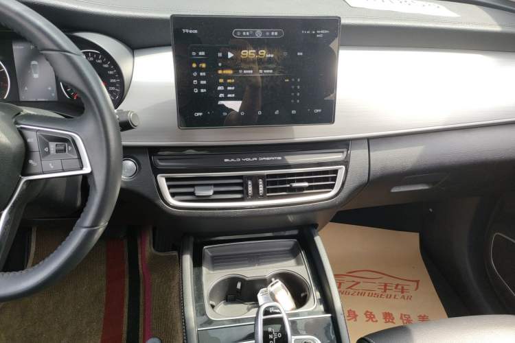 Used BYD Song MAX 2021 Upgraded Model 1.5T Automatic Luxury 7-Seater Audio And AC Panel