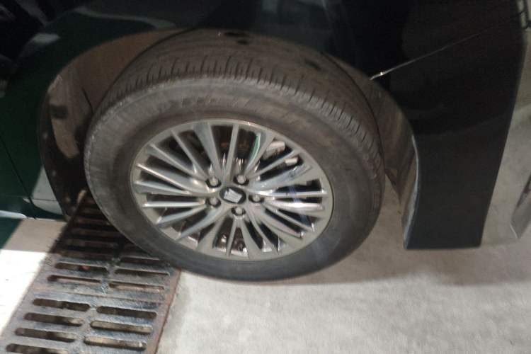 Used Toyota Vellfire 2021 Crown Dual-Engine 2.5L HV Supreme Edition Right Front Wheel Hub