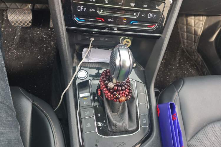 Used Volkswagen Tharu 2021 280TSI Two-Wheel-Drive Luxury Plus Edition Gear Lever