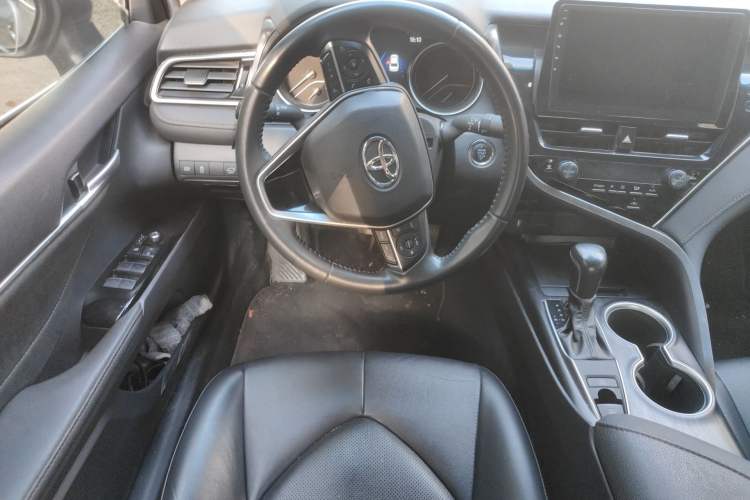 Used Toyota Camry 2021 2.0G Luxury Edition
