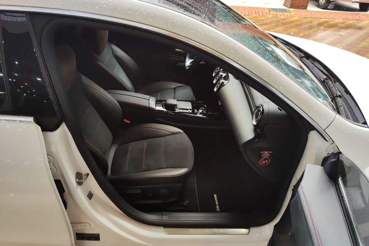 Used Mercedes-Benz CLA 2022 Refreshed CLA 200 Shooting Brake Right Front Seat