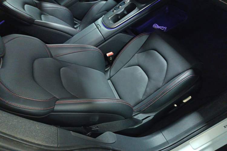 Used Xiaomi Auto SU7 2024 Rear-Drive Long-Range Intelligent Driving Version Right Front Seat