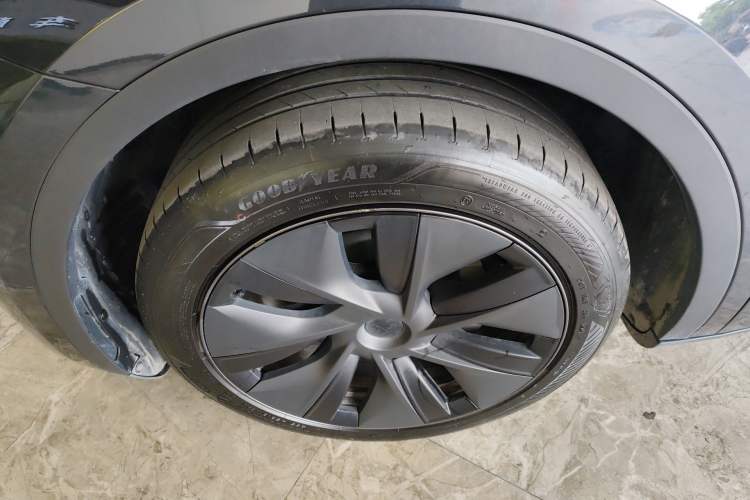 Used Tesla Model Y 2024 Rear-Wheel-Drive Version Left Front Wheel Hub