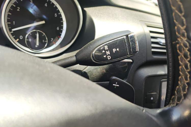 Used Mercedes-Benz R-Class 2015 R 320 4MATIC Luxury Model Gear Lever