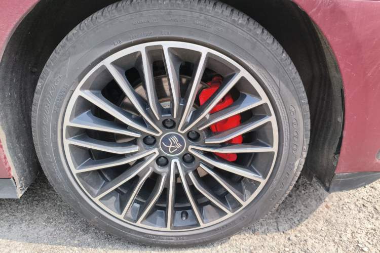Used BYD Han 2022 DM-i 121KM Prestige Model Right Front Wheel Hub