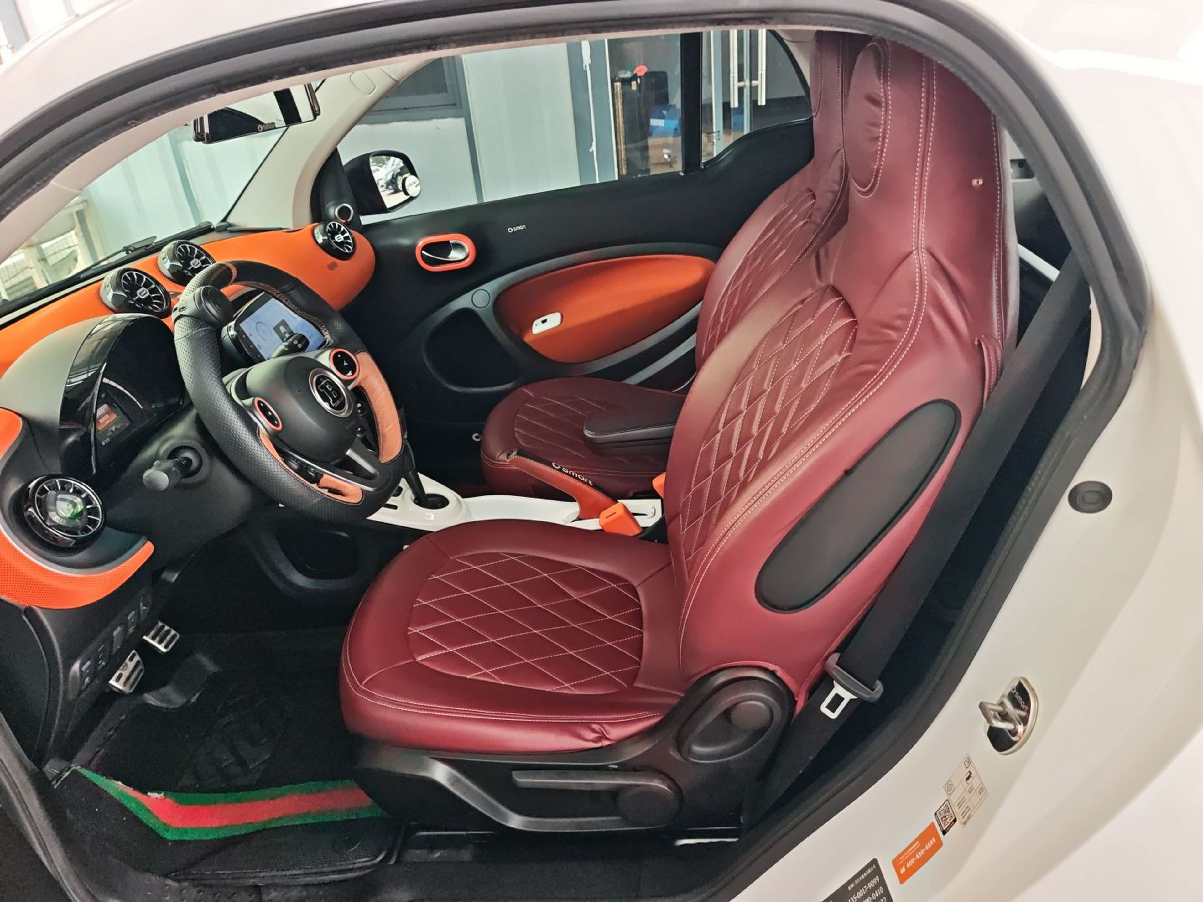 Переднее сиденье в автомобиле