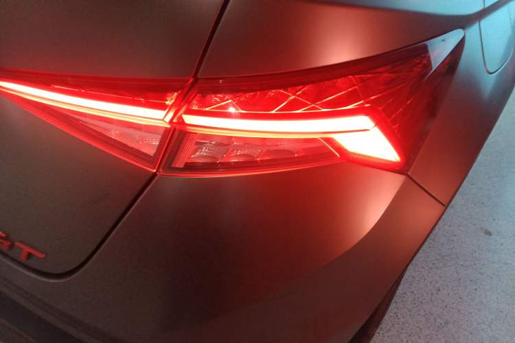 Used Skoda Kodiaq GT 2019 TSI330 Two-Wheel-Drive Comfort Edition China VI Right Rear Taillight