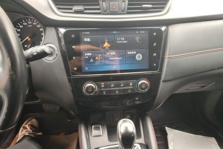 Used Nissan Qashqai 2019 2.0L CVT Luxury Edition Audio And AC Panel