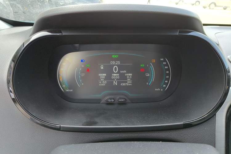 Used Chery Little Ant 2022 Revised Version Sweet Pink Edition Half-Sugar Version Lithium Iron Phosphate 30.7 kWh 30 kW 301 km Instrument Cluster