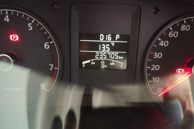 Used Volkswagen Sagitar 2014 Revised Version 1.6L Automatic Comfort Edition Odometer Close Up