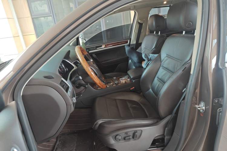 Used Volkswagen Touareg 2011 3.0 TSI Comfort Version