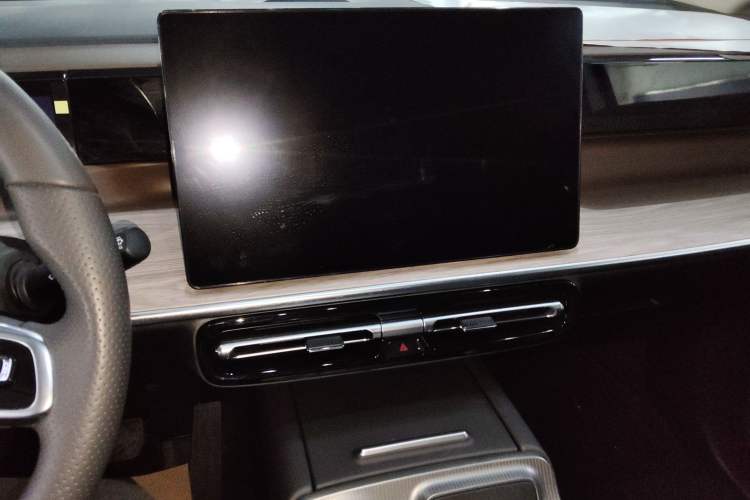 Used GAC Trumpchi E8 2024 Honor Series 2.0L Honor Edition Audio And AC Panel