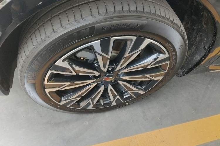 Used Hongqi HS5 2023 2.0T Four-Wheel Drive Flagship Pro Edition Left Front Wheel Hub