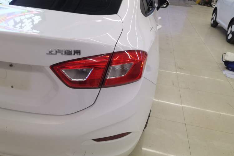 Used Chevrolet Cruze 2017 1.5L Automatic Pioneer Sunroof Edition
