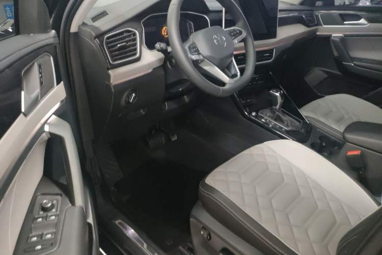 Used Volkswagen Tayron 2023 280TSI Two-Wheel-Drive Luxury Plus Advanced Version
