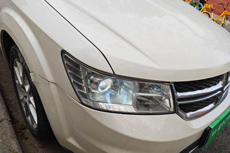 Used Dodge Journey 2013 2.4L Two-Wheel Drive Luxury Version Right Front Headlight