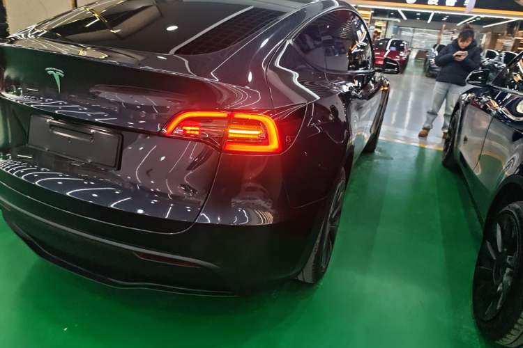 Used Tesla Model Y 2024 Rear-Wheel-Drive Version
