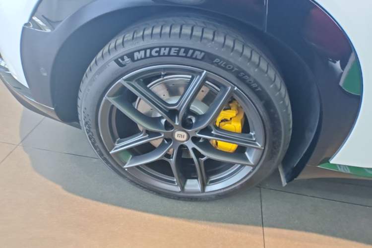 Used Xiaomi Auto YU7 2025 Ultra-Long Range High-Performance All-Wheel-Drive Max Edition Right Rear Wheel Hub