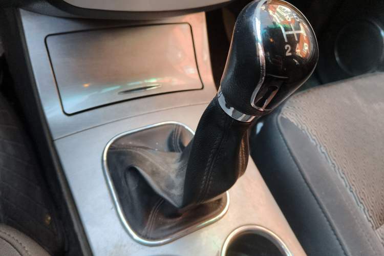 Used JAC T6 2016 2.8T Diesel Creator Edition Comfort Long-Wheelbase HFC4DA1-2C
