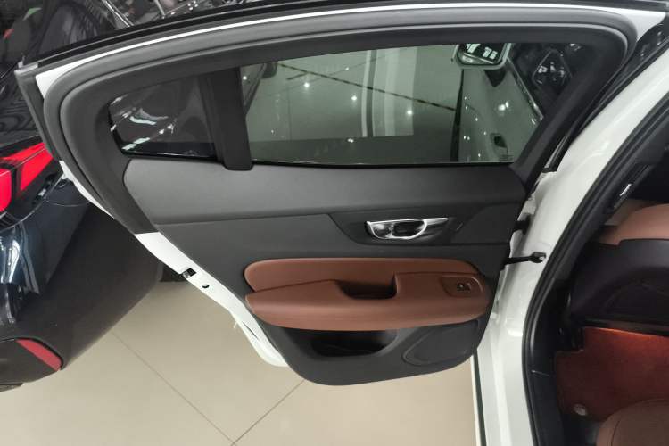 Used Volvo S60 2025 B4 Zhiyuan Luxury Edition