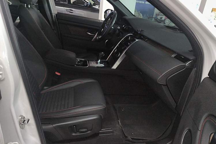 Used Land Rover Discovery Sport 2020 249 PS R-Dynamic Performance Edition Right Front Seat