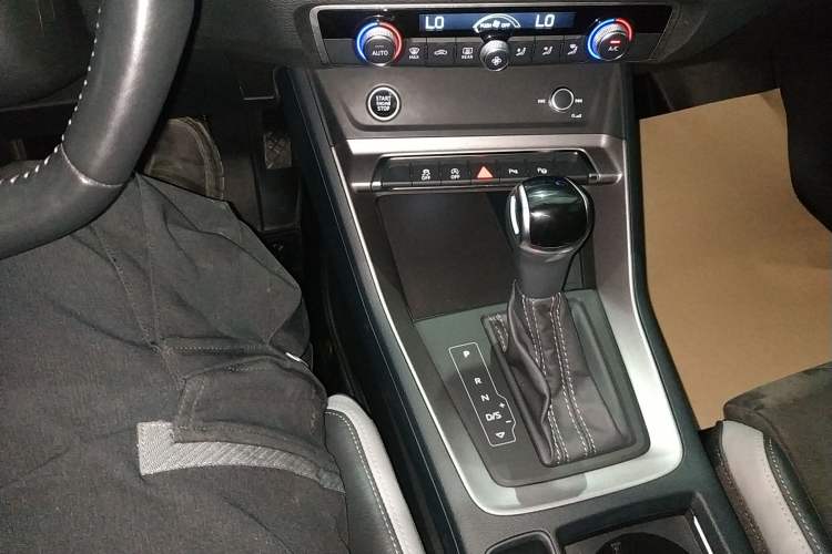 Used Audi Q3 2022 35 TFSI Fashion Dynamic Model Gear Lever