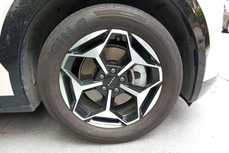 Used Zeekr X 2025 5-Seater Rear-Drive Version Right Front Wheel Hub