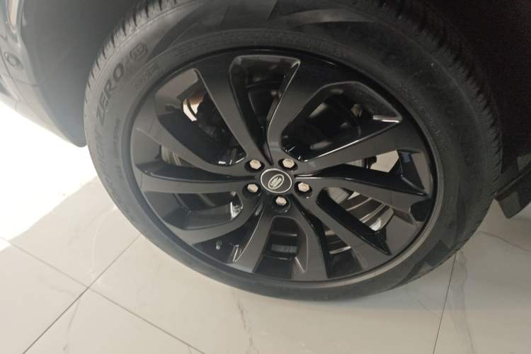 Used Land Rover Discovery Sport 2020 249 PS R-Dynamic Performance Tech Edition 7 Seats Right Rear Wheel Hub