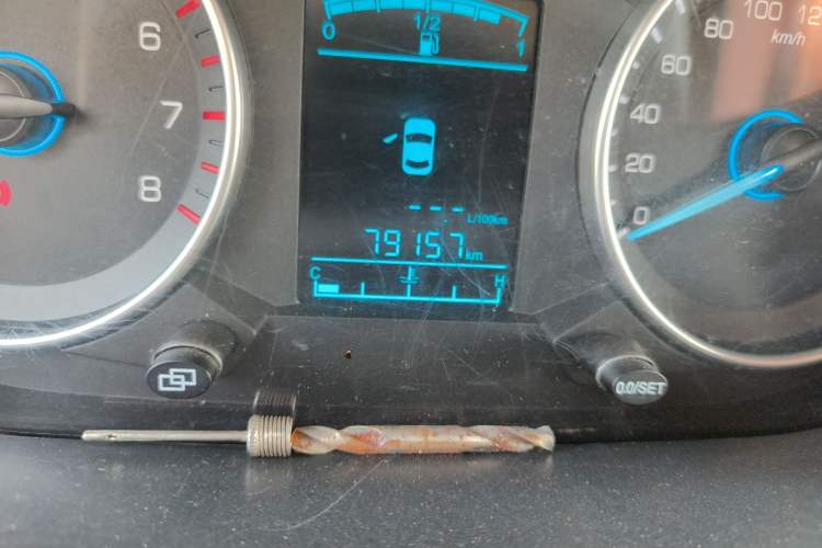 Used FAW Yingzhi 737 2015 1.5L Manual Deluxe Navigation Version Odometer Close Up