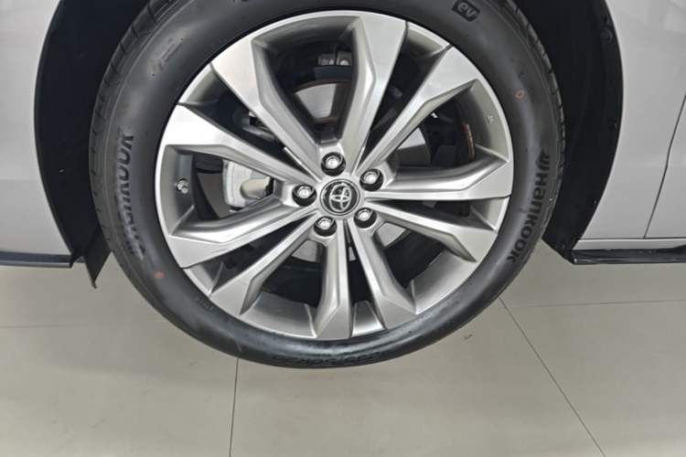 Used Toyota SIENNA 2023 2.5L Hybrid Deluxe Edition