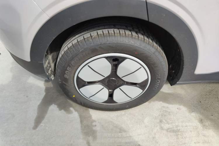 Used Geely Galaxy Geome 2026 Model 410km Carefree Edition Right Rear Wheel Hub