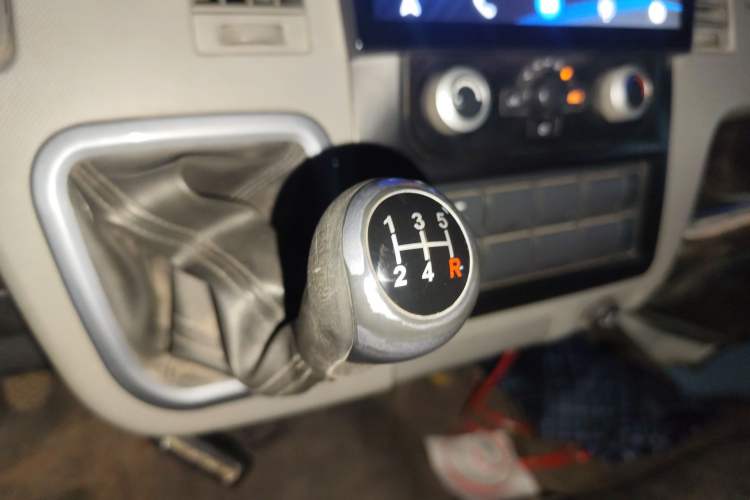 Used Foton Scenic G7 2021 2.4L Gasoline Commercial Version Long Wheelbase High-Roof 5-Seater Van 4K22D4M