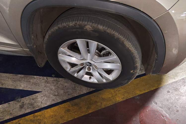 Used Skoda Kodiaq GT 2019 TSI330 Two-Wheel-Drive Standard Edition China VI Right Front Wheel Hub