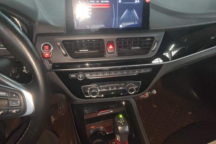 Used BMW 1 Series 2017 118i Sport Edition Audio And AC Panel