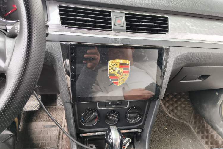 Used Volkswagen Bora 2018 1.5L Automatic Fashion Model Audio And AC Panel