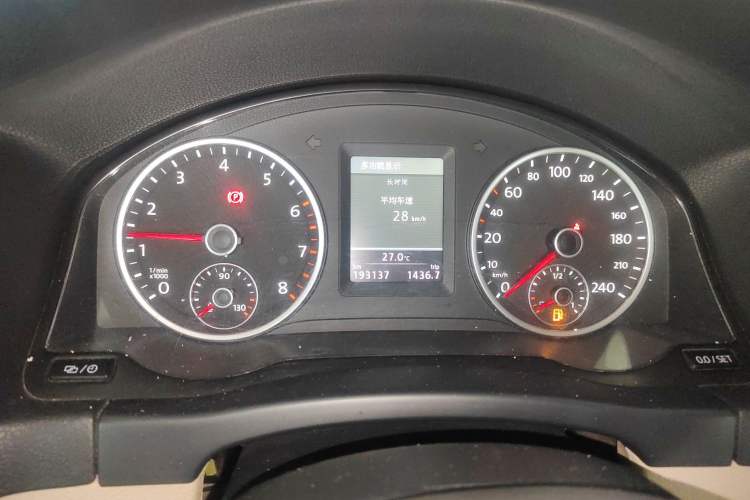 Used Volkswagen Tiguan 2013 1.8 TSI Automatic All-Wheel Drive Luxury Model Instrument Cluster