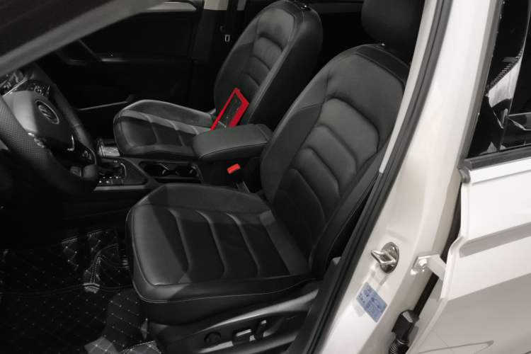 Used Volkswagen Tiguan L 2021 330TSI Automatic Two-Wheel Drive Smart Edition
