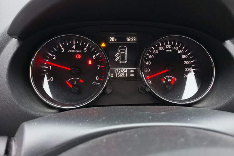 Used Nissan Qashqai 2011 2.0 XL Fire 6MT 2WD Odometer Close Up