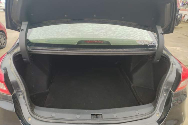 Used Zotye Z500 2016 1.5T Manual Luxury Edition Trunk