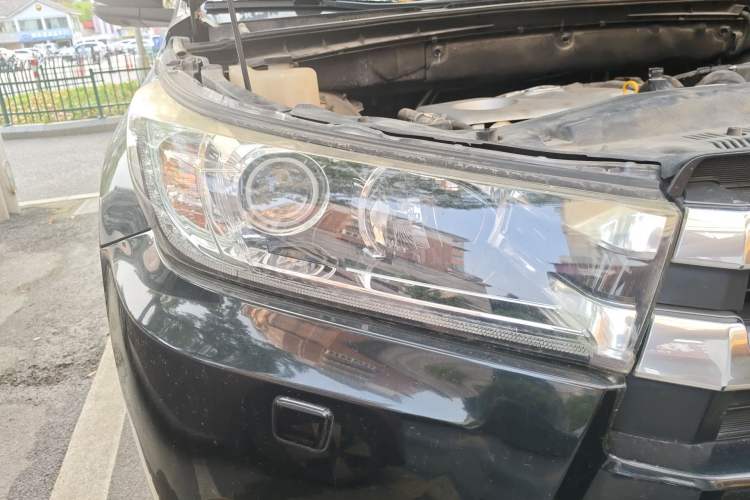 Used Toyota Highlander 2018 2.0T Four-Wheel Drive Supreme Edition 7-Seater China VI Right Front Headlight