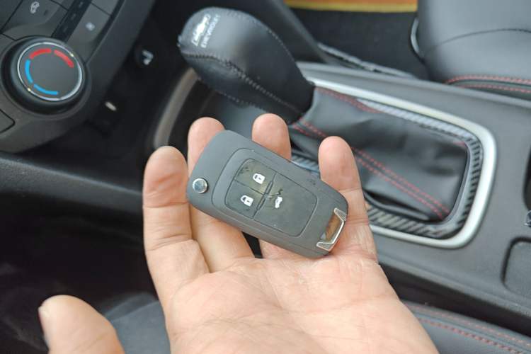 Used Chevrolet Monza 2022 Light Hybrid RS 330T Automatic Comfort Edition Vehicle Key