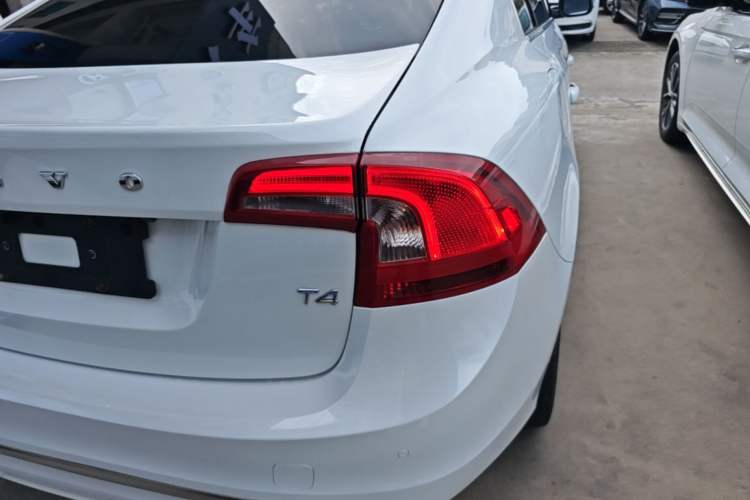 Used Volvo S60 2018 S60L T4 Smart & Ambitious Edition

